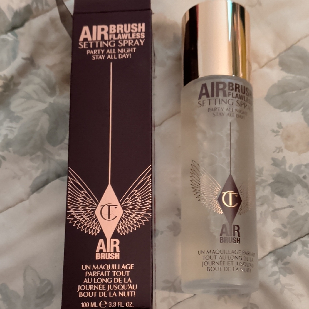 Charlotte Tilbury Airbrush Flawless Setting Spray - Clear and Gold